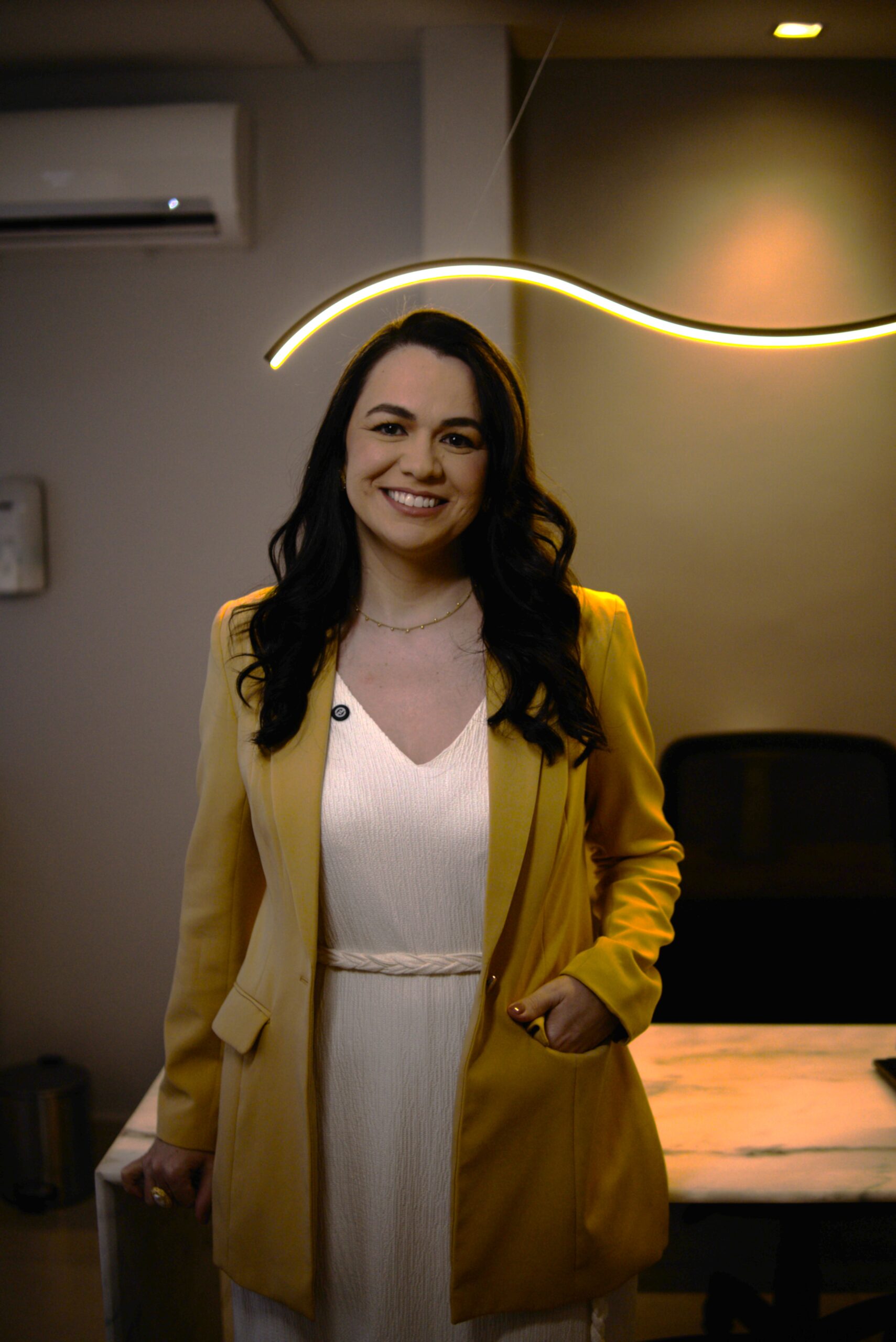 Dra. Karla Guimarães no consultório